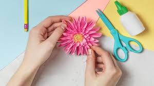 Yuk, simak cara membuat vas bunga dari bambu di sini! Cara Membuat Bunga Dari Kertas Krep Dengan Teknik Kelopak Tunggal Tirto Id