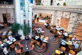 The modern lobby at the holiday inn stuttgart features all day dining a business centtre and plenty of workspace. Holiday Inn Stuttgart Erlebnis Gastronomie In Neuem Gewand Weilimdorf De