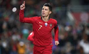 تحدث قائد المنتخب البرتغالي كريستيانو رونالدو، عن العديد من النقاط ومنها مستقبله مع فريق يوفنتوس الإيطالي، وذلك قبل مباراة البرتغال أمام المجر غدا الثلاثاء، في مستهل. Ø¹ÙˆØ¯Ø© Ø±ÙˆÙ†Ø§Ù„Ø¯Ùˆ Ù„ØªØ´ÙƒÙŠÙ„Ø© Ø§Ù„Ø¨Ø±ØªØºØ§Ù„ Ø¶Ø¯ ÙØ±Ù†Ø³Ø§ ÙˆÙƒØ±ÙˆØ§ØªÙŠØ§ Ø§Ù„Ø±ÙŠØ§Ø¶ÙŠ Ù…Ù„Ø§Ø¹Ø¨ Ø¯ÙˆÙ„ÙŠØ© Ø§Ù„Ø¨ÙŠØ§Ù†