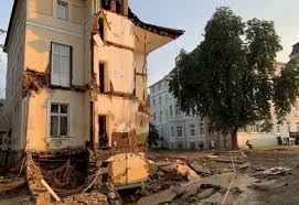 Hier finden sie wohnungen zum mieten vieler immobilienportale und durch die einfache & schnelle wohnungssuche mit intuitiven filtermöglichkeiten ist das ziel traumwohnung zum greifen nah. Burgermeister Von Bad Neuenahr Ahrweiler Spricht Uber Die Lage Der Stadt