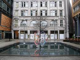 The space measures about 600 m², and is called daimler contemporary. Wechselausstellungen In Der Daimler Contemporary Im Haus Huth Besuchen Mit Vergnugen Berlin