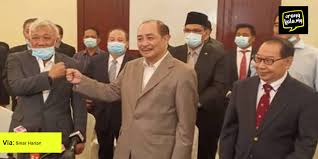 Hajiji dijangka akan mengangkat sumpah di hadapan yang dipertua negeri tun. Isu Ketua Menteri Sabah Yang Memeningkan Ini Yang Berlaku Selepas Prn Sabah