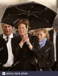 Frances shand kydd, the mother of the late princess diana, died thursday at her home near oban in scotland, it was confirmed to people's london bureau. Frances Shand Kydd Mutter Von Lady Diana Spencer Vor Kurzem Verlobt Mit Prinz Charles Erhalt Viel Aufmerksamkeit Der Medien Als Sie Am Flughafen London Heathrow Aus Australien Donnerstag 26 Februar 1981 Ankommt