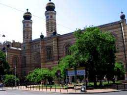 The dohány street synagogue, also known as the great synagogue or tabakgasse synagogue, is a historical building in erzsébetváros, the 7th d. Ahorra Con Nuestra Guia De Gran Sinagoga De Budapest De 2021