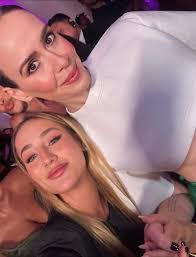 Que bolsa cafona é essa? Eu ja dava uma bolsada na Cora pra aprender  #VerdadesSecretas