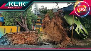Pokok tumbang in english senarai nama syarikat di malaysia semoga rohnya salam takziah al fatihah senarai masjid di selangor semoga rohnya salam takziah buat keluarga senarai nama ikan air tawar di malaysia senarai kata nama dalam bahasa arab senarai jenis ikan laut malaysia senarai negara asia tenggara Insiden Pokok Tumbang Skuad Pantas Mpsepang Bantu Selangortv