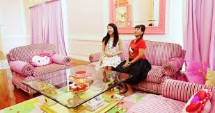Jika sebidang dinding di kamar tidur memadai, anda bisa menggambar karakter wajah hello kitty di sana. Perempuan Ini Habiskan 1 7 Juta Buat Bangun Rumah Ala Hello Kitty Merdeka Com