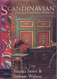 Sketch your rosemaling design onto plain brown wrapping paper and tape the pattern to the plate with a piece of carbon or graphite paper beneath it. Simply Scandinavian Painted Furniture Patterns To Pull Out And Trace Amazon De Innes Jocasta Fremdsprachige Bucher