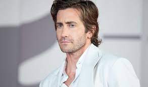 Als spider man bekam er . Non Bathing Jake Gyllenhaal Und Andere Promis Treten Irren Trend Los Mopo