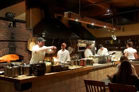 Restaurant Guests Are Much More Interested In What Goes On In The Kitchen Nowadays Offering Gue Open Kitchen Restaurant Restaurant Kitchen Commercial Kitchen
