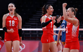 中國女排參加東京奧運會12人大名單如下 主攻：朱婷（c）、張常寧、李盈瑩、劉曉彤 副攻：袁心玥、顏妮、王媛媛 二傳：丁霞、姚迪 接應：龔翔宇、劉晏含 自由人：王夢潔 排球比賽日程. Ghq8appzg6vnrm