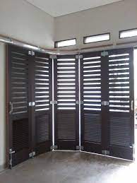 Ini lah contoh pintu terbaru minimalis garasi simpel ringkas pintu terbaru minimalis garasi hemat ruangan 30 Model Pintu Garasi Minimalis Kayu Besi Dan Harga