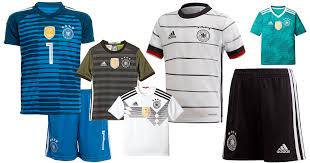 Dieses adidas deutschland dfb kinder heimtrikot für die em 2021 kommt mit einem modernen, wie von hand gemalten design und erinnert mit einzigartigen details an die deutsche. Die 7 Besten Deutschland Trikots Fur Kinder Dad S Life