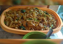 Buatlah mie dengan resep mie ramen di atas, sajikan secara mendadak supaya rasanya lebih mantap dengan posisi yang hangat. Resep Mie Tiaw Goreng Tanpa Daging Yang Menggugah Selera Kreasi Masakan