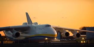 Le plus gros hydravion du monde, un appareil construit en chine d'une envergure de plus de 38 mètres, a effectué dimanche un vol inaugural d'environ une heure après avoir décollé de la ville méridionale de zhuhai. Le Plus Gros Avion Du Monde A L Aeroport De Mirabel Journal Le Nord