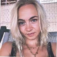 Jessica Leis's Instagram, Twitter & Facebook