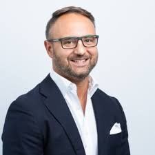 Kristina Santos oversees end to end operations for Net Zero Marketplace and  is looking for a new role.