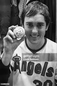 32 Photos & High Res Pictures