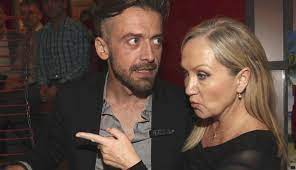 Sedmačtyřicetiletá bára basiková sice prožívá velký hudební comeback, v soukromí se ale zjevně basiková si dokonce zazpívala s davidem krausem, zatímco její manžel petr polák v restauraci. Bara Basikova Pravda O Krachu Manzelstvi Neresene Dluhy A Exekuce Blesk Cz