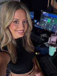 Ali Hoxie (@ali_hoxie)