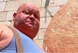 Selon la station locale france bleu la rochelle, yves marchesseau, plus connu sous le nom de la boule dans l'émission estivale de france 2, est mort cette nuit à l'âge de 62 ans des suites d'un cancer de l'œsophage. La Boule Est Mort Sa Derniere Interview Je Suis Foutu J Ai Un Cancer France Dimanche