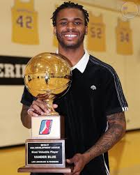 Nba g league 2020/2021 live scores, results, standings. Nba G League On Twitter Veezy Sq Picks Up His Nba D League Mvp In La Whosnext Via Southbaylakers