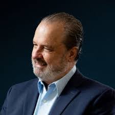 Armando Urueta's Instagram, Twitter & Facebook