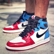 Elegante Dasjenige Air Jordan 1 Retro High Fearless Og Ist Mit Unc Und Chicago Lackleder Aus Air Jordan Jordan Chicago