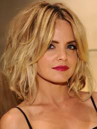 5 Celebrity Blow Dry Styles To Steal Right Now Medium Hair Styles Celebrity Hairstyles Hair Lengths