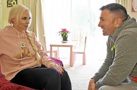 1 października 1986) to niemiecka osobowość telewizyjna reality tv, prezenterka telewizyjna, modelka i piosenkarka. Daniela Katzenberger Und Mallorca Am Mittwoch Gibts Neues