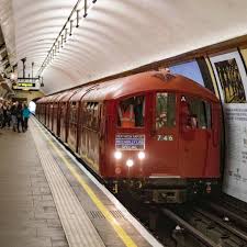 2 371 Likes 43 Comments London Underground Londonundergroundofficial On Instagram Old School In 2020 London Underground London Underground Tube Underground