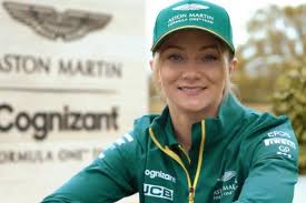 Auf der traditionsstrecke in imola stieg am sonntag das zweite saisonrennen der formel 1. Formel 1 Aston Martin Diese Frau Soll Vettel Schnell Machen