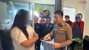 เมียผมทอง กับลุงวัยเกษียณ Golden Bazooka Netorareta Bakunyuu Blonde Zuma Elena