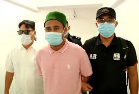 Pendakwah yang dikenali sebagai 'ustaz budak' mengaku tidak bersalah di mahkamah majistret di sini hari ini atas pertuduhan mencabul seorang lelaki, minggu lalu. Guru Madrasah Didakwa Lakukan Kelucahan Dan Amang Seksual Terhadap Bekas Pelajar Astro Awani