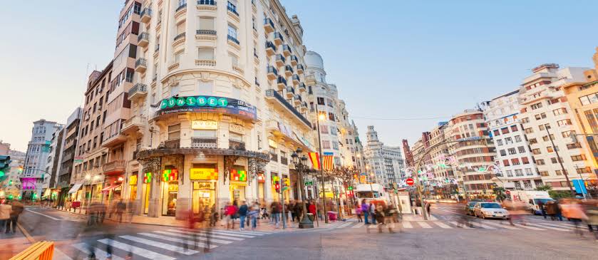 Calle Colón y Adyacentes: El Corazón Comercial de Valencia