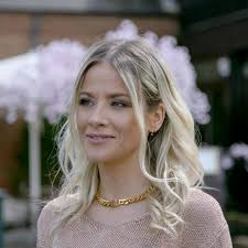 Carly Cunningham's Instagram, Twitter & Facebook