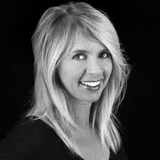 Julie Grabowski's Instagram, Twitter & Facebook