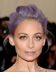 Blonde medium haircut for women. Nicole Richie Loose Bun Nicole Richie Updos Looks Stylebistro