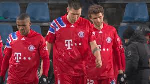 Holstein kiel has provided this kinsombi jersey (size l) with autographs from the team to benefit herzkinder. Holstein Kiel Pull Off A Major Upset As Bayern Munich Crash Out Of Dfb Pokal Anytime Football