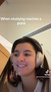 Mabel Courtney's Instagram, Twitter & Facebook