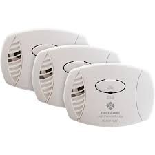 When you hear your carbon monoxide alarm beeping, the first thing you should do is pay attention to the exact nature of the sound. 3 Pack Bundle Of First Alert Basic Plug In Carbon Monoxide Alarm First Alert Store