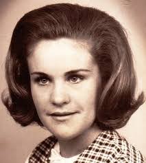 Mavis Knox's Instagram, Twitter & Facebook