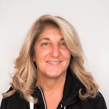 Everyone is so different Barbara has more gray in the front so I like to do  two different formulas one from the ear to the frame of her face and the  other