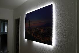 Eine leinwand selber bauen ist hier die preisgünstigste und auch beste lösung, da man die wandfläche optimal nutzt. Diy Poster Auf Keilrahmen Ziehen Und Mit Leds Beleuchten Kunecoco
