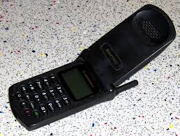 Das erste handy ist schon mehr als 30 jahre alt und glich eher einer tragbaren telefonzelle als einem handlichen kommunikationsgerät. Motorola Startac Wikipedia