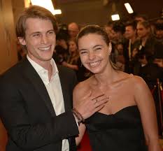 Картинки по запросу иван янковский девушка Axfizytjbdzfkm