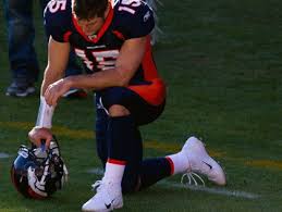 Tim tebow would be a great speaker because he is a great role model for young teens trying to stand up for their beliefs. Riverhead H S Student Connor Carroll Serves In School Suspension For Tebowing Cbs New York