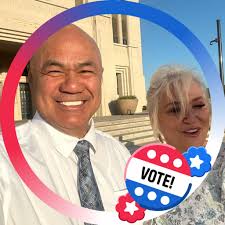 what was Lue doing? He was watching Jeff drawing the Tactics board and  players perked up thier ears. He was like an observer or just a bench  player as if nothing to