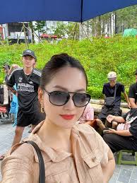 Lan Phương xinh đẹp rạng rỡ, checkin tại phim trường sau khi công khai ly  hôn chồng tây 😊 Nguồn📸: Lan Phương