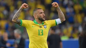 Daniel alves da silva dit dani alves, également appelé daniel au brésil, né le 6 mai 1983 à juazeiro, ville du nord de l'état de bahia au brésil, est un footballeur international brésilien (dont il est capitaine provisoirement) évoluant comme arrière droit au são paulo fc. Dani Alves Joins Brazilian Side Sao Paulo On A Three Year Deal Amid Interest From The Premier League Ht Media